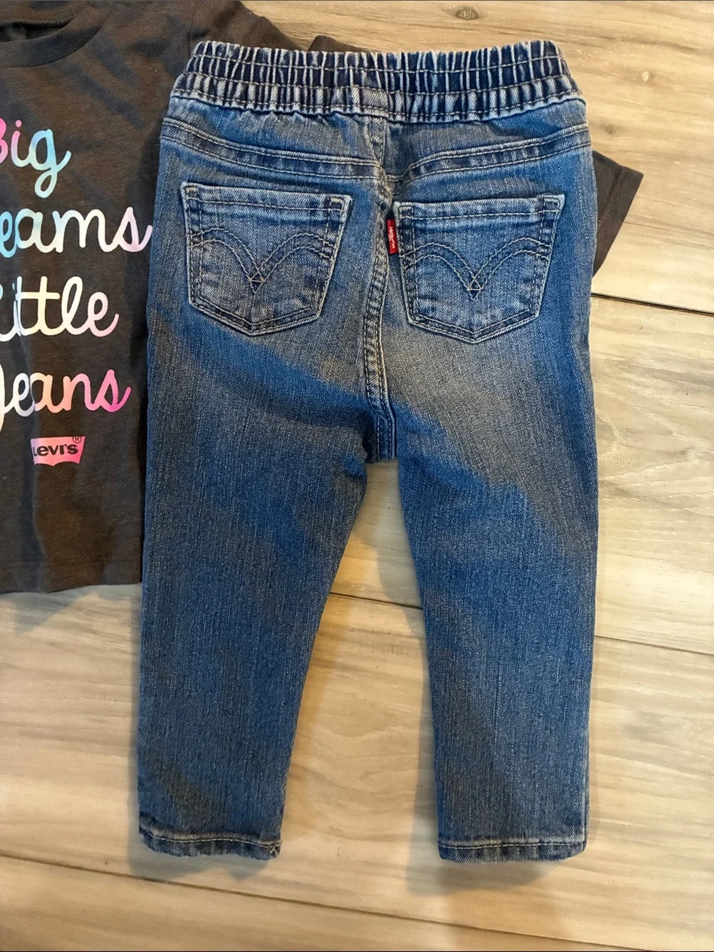 🩵 Levi's Charcoal Top with Multicolor Script & Blue Jeans Set